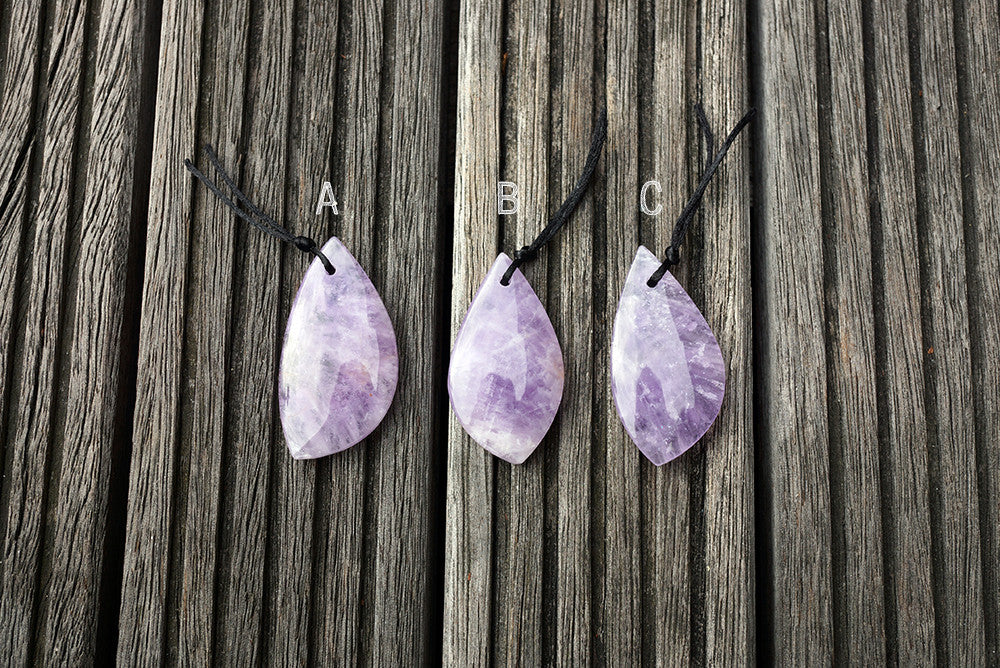 Natural Lavender Amethyst (Madagascar) freeform pendant (ETP00147)