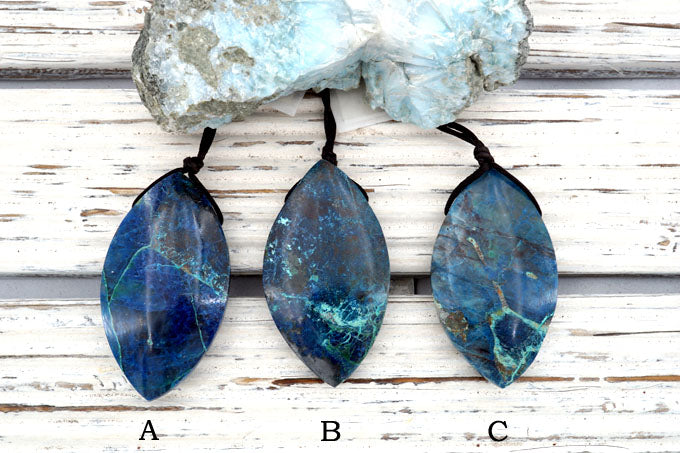 Rare and beautiful Shattuckite freeform pendant (ETP00263)