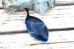 Rare and beautiful Shattuckite freeform pendant (ETP00263)