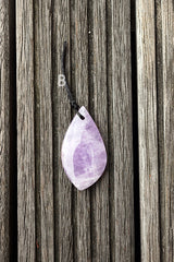 Natural Lavender Amethyst (Madagascar) freeform pendant (ETP00147)