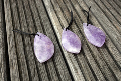 Natural Lavender Amethyst (Madagascar) freeform pendant (ETP00147)