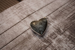 (SPL00136) Psilomelane heart pendant with silver