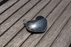 Rare and elegant Mexican Psilomelane heart shape pendant with silver (ETP00230)