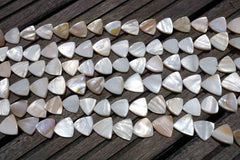 Pink Mother of Pearl / MOP 13-17mm triangle beads (ETB00374)