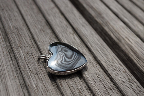 Rare and elegant Mexican Psilomelane heart shape pendant with 925 silver (ETP00226)