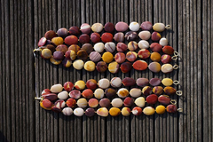 Mookaite 25-36mm Pebble beads (ETB00521)