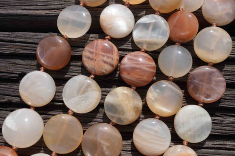 Shiny polished Moonstone 14-16mm button beads (ETB00104)