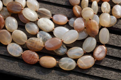 Shiny polished Moonstone 14x19mm oval beads (ETB00103)