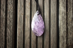 Natural Lavender Amethyst (Madagascar) freeform pendant (ETP00146)