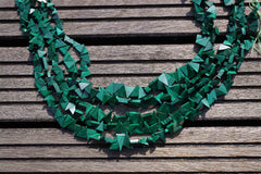 Malachite 8-14mm triangle beads (ETB00179)