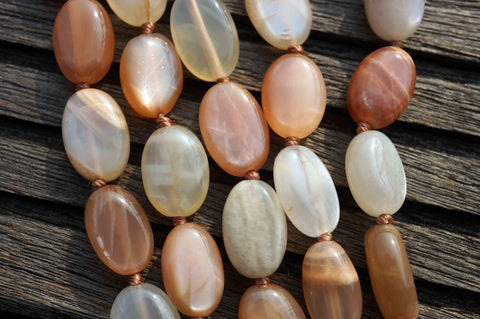 Shiny polished Moonstone 8-12mm oval beads (ETB00102)