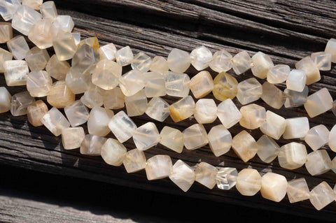 Shiny polished Moonstone 3-4mm cube beads (ETB00101)