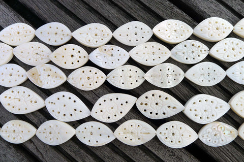 White Mother of Pearl / MOP 15-17mm marquise carved beads (ETB00369)