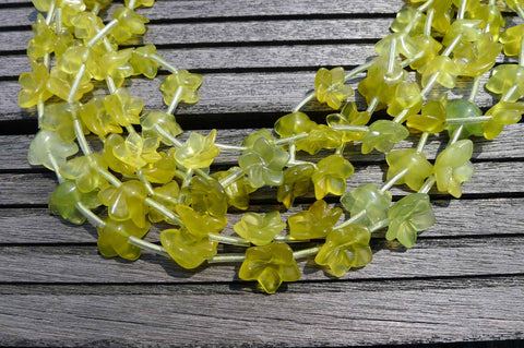 Green Serpentine 13-17mm handmade flower beads (ETB00353)
