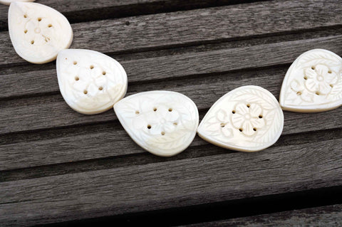 White Mother of Pearl / MOP 20-22mm teardrop carved beads (ETB00373)