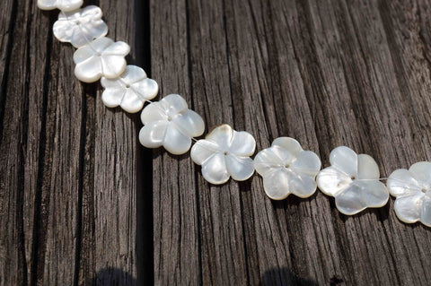 White Mother of Pearl / MOP 15-18mm handmade flower beads (ETB00354)